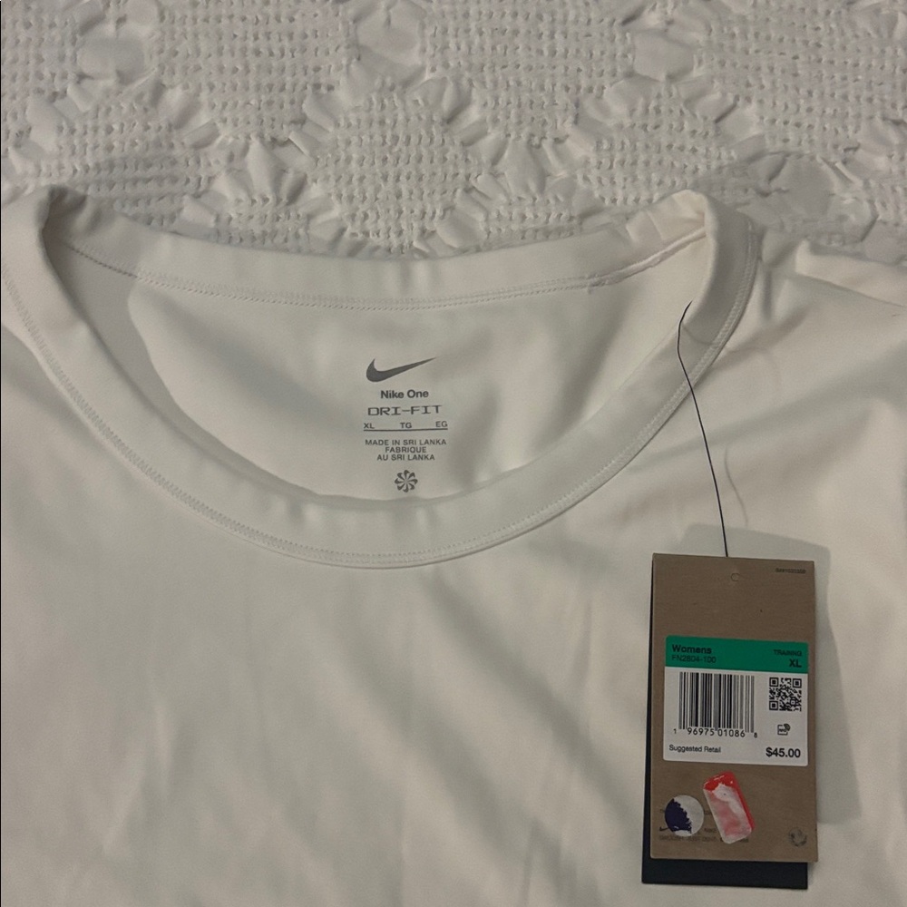 Nike White Cropped Crewneck Tee NWT - Picture 3 of 3